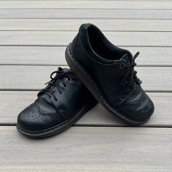 Dr. Martens Vintage Y2K Black Leather Wingtip Oxfords Men/Women Size US 8 EU 39